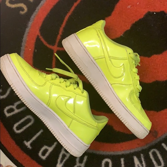 Air Force 1 '07 LV8 UV 'Volt' - Picture 2 of 3